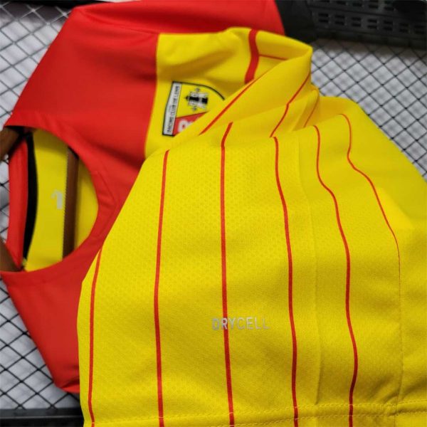 Lens maillot domicile