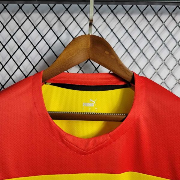 Lens maillot domicile
